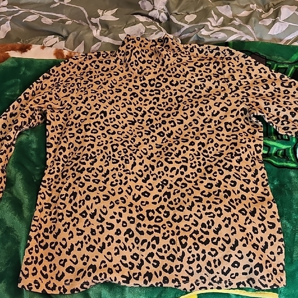Karen Scott Tops - Karen Scott Leopard Print Top Size M